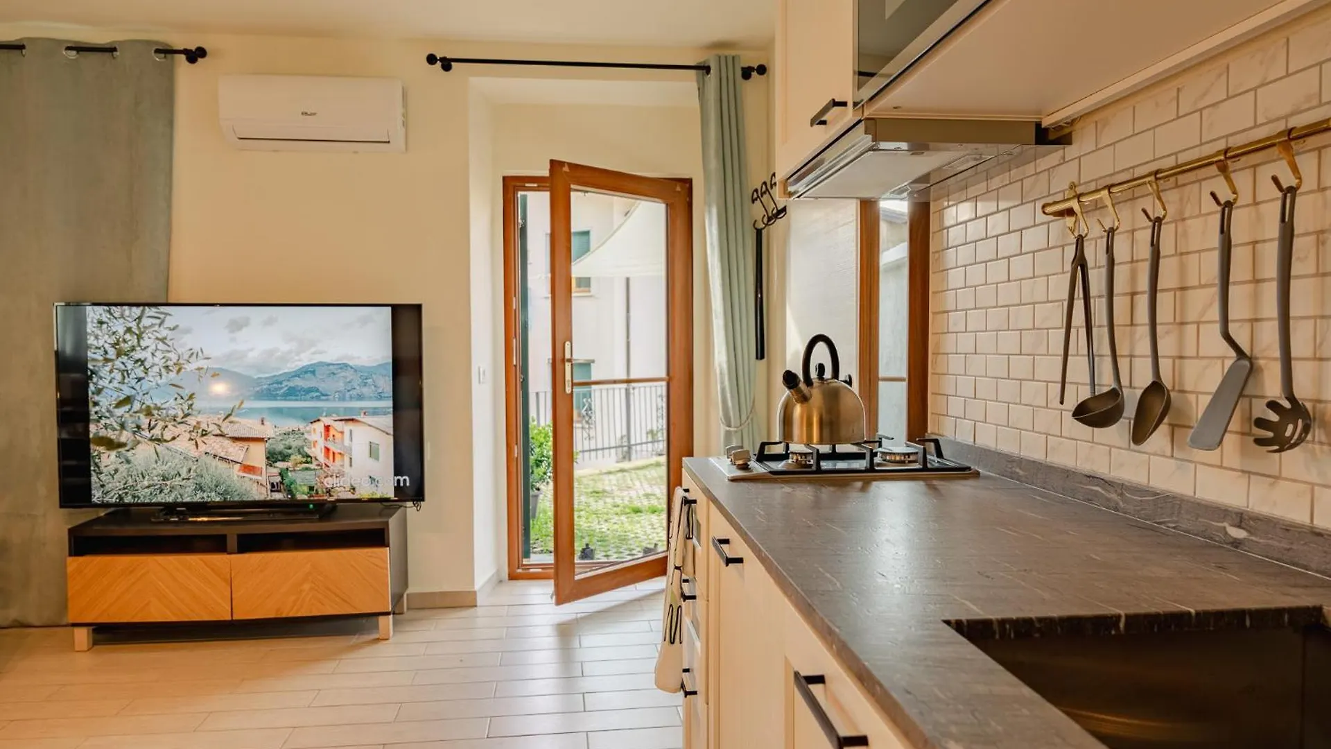 Casa Galya With Private Patio By Gardadoma Apartment Brenzone sul Garda